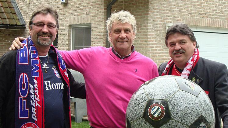 Freunde: Leonhard Will (links) und Landrat Klaus Peter S&ouml;llner (rechts) freuen sich auf den Besuch von Jean-Marie Pfaff (Mitte). privat