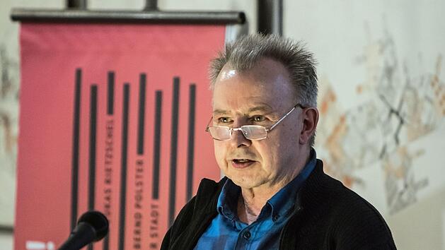 "Coburg liest": Der Publizist Bernd Polster stellte im Kunstverein Coburg seine Biografie von Walter Gropius vor.Foto: Jochen Berger