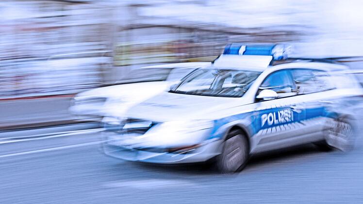 Früher in grün, nun in blau: Ein Streifenwagen der bayerischen PolizeiFoto: Starpics/Adobe Stock