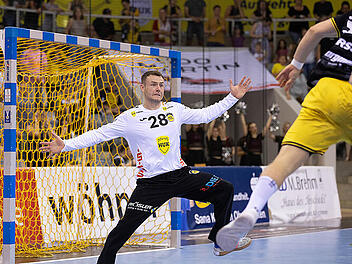 HSC-Befreiungsschlag: Apfel gl&auml;nzt als Torwart & Goalgetter