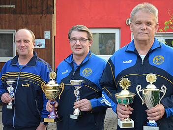 Die prämierten Kegler des SKK Germania: Helmut Schmittroth, Gerd Reuter und Siegfried Dill (von links nach rechts). Foto: Jana Keul