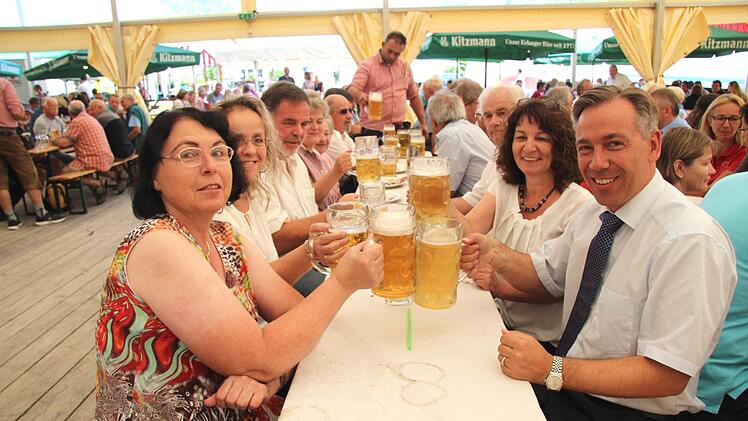 Bezirksrätin Ute Salzner, 3. Bürgermeisterin Angelika Tritthart, 2. Bgm. Karl-Heinz Hertlein, MdB Martina Stamm-Fibich und Landrat Alexander Tritthart