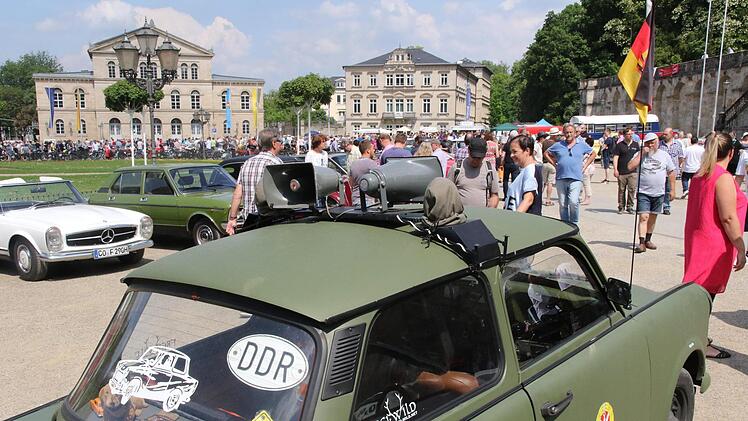 Impressionen vom 15. Coburger Old- und Youngtimertreffen auf dem Schlossplatz.Foto: Wolfgang Desombre