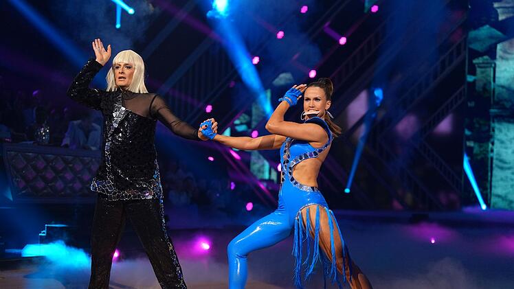 S&auml;nger Ross Antony wurde f&uuml;r "Let's Dance" zu "Poker Face" Lady Gaga. Daf&uuml;r musste sogar der Bart ab.