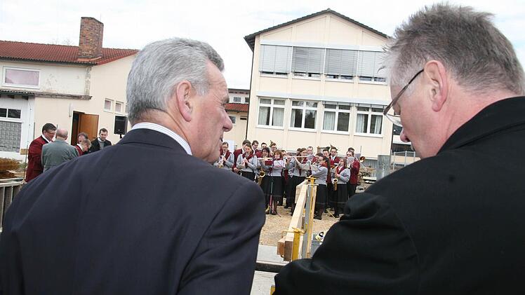Im engen Schulterschluss haben sich Landrat Oswald Marr und Bürgermeister Herbert Schneider für das Probenheim eingesetzt.