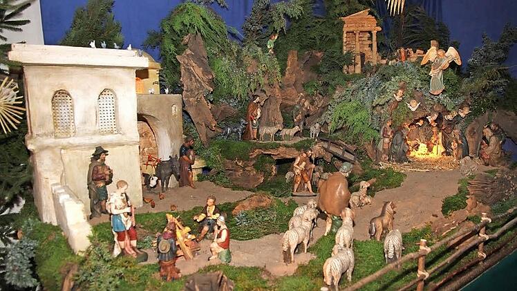 Die Krippe in der Hallerndorfer Kirche St.-Sebastian gilt als eine der schönsten im Landkreis.  Foto: Mathias Erlwein