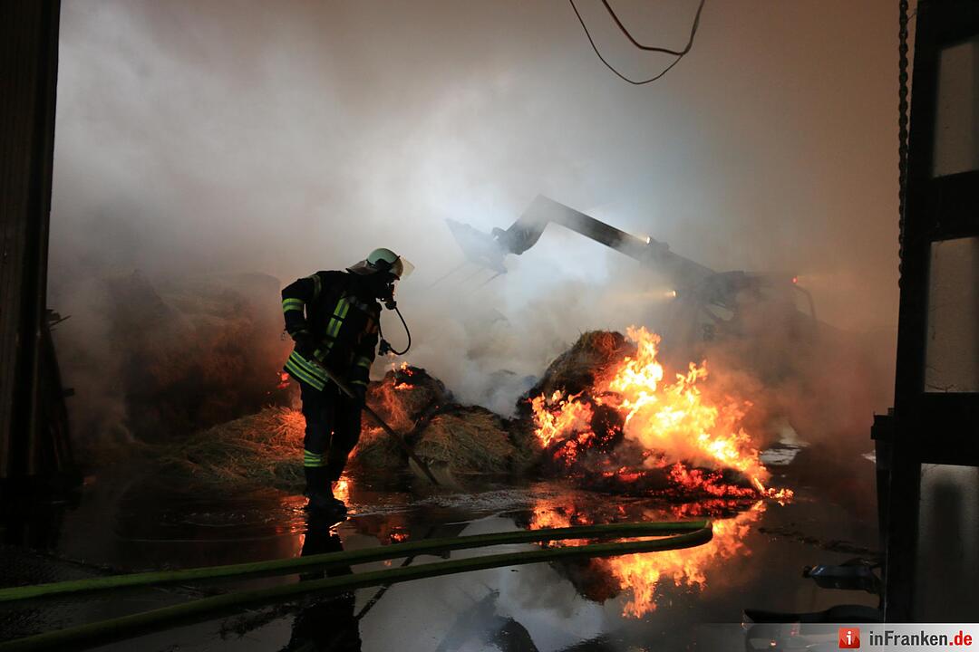 Feuer zerstört Scheune in Hohn am Berg