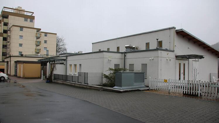 Die Pflegestation in der Friedrich-List-Straße sieht von oben eher klein aus, weil das Gebäude in den Hang in Richtung Salinenstarße gebaut ist. Nicht betroffen von der Schließung ist das betreute Wohnen (links).