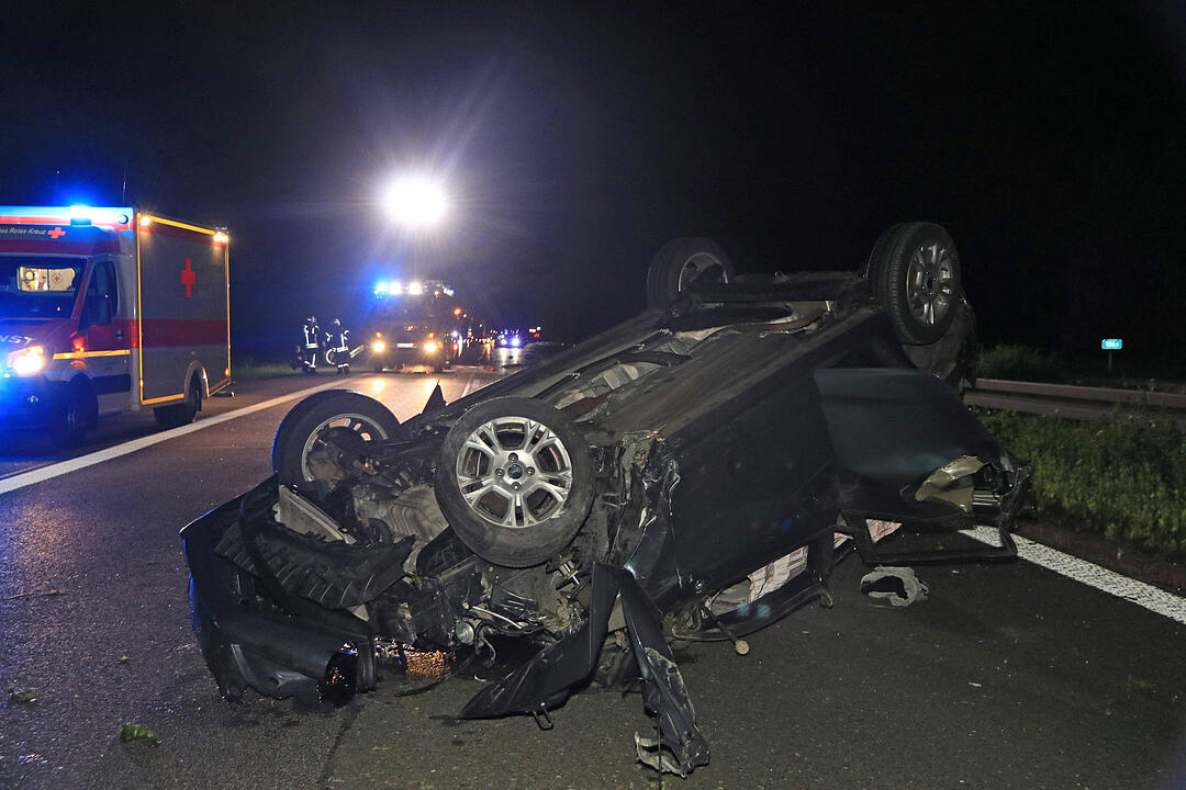 A73 bei Bamberg: Auto überschlägt sich