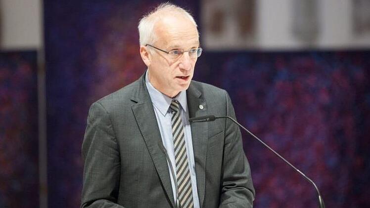 Markus Behmer, Dekan der geistes- und kulturwissenschaftlichen Fakultät an der Friedrich-Otto-Universität Bamberg, befasst sich mit empirischer Kommunikationsforschung. Im Interview mit der Bayerischen Rundschau erklärt er, wie sich Vorwürfe im Wahlkampf auf das Ergebnis auswirken können. Foto: Universität Bamberg