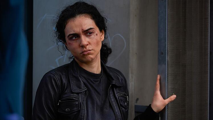 Azra (Mariam Hage), die als verdeckte Ermittlerin f&uuml;r die Wiener Polizei arbeitet, will sich und Eisner im gro&szlig;en Stil etwas beweisen. Aber ist ihr Wagemut nicht ziemlich gef&auml;hrlich?