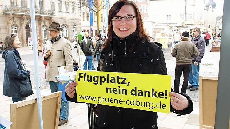 Deutliches Bekenntnis gegen einen neuen Flugplatz am Infostand zur Wahl 2008. Foto: Bündnis/Die Grünen