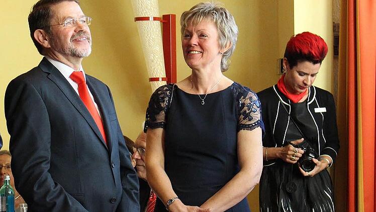 Siegfried Wölki und seine Frau Yvonne (Mitte).  Foto: Ulrike Nauer