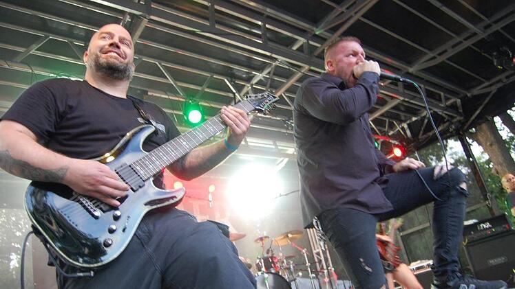 Brachial, ohne Rücksicht auf Verluste. Die Coburger Combo Ashes Of A Lifetime, mittlerweile fast schon Stammgäste beim alljährlichen Summerblast Festival, Foto: Rolf Krebs