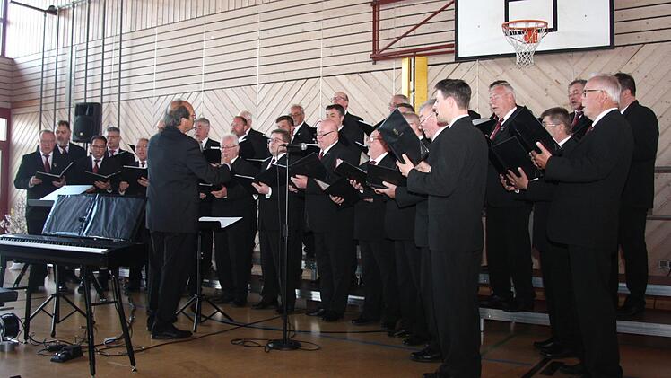 Der MGV Ottensoos mit der Uraufführung von Manfred Meier   Foto: Richard Sänger