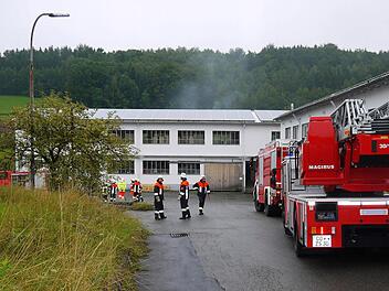 Das Drehleiterfahrzeug der Coburger Feuerwehr kam beim Brand in Weitramsdorf nicht zum Einsatz. Foto: Berthold Köhler