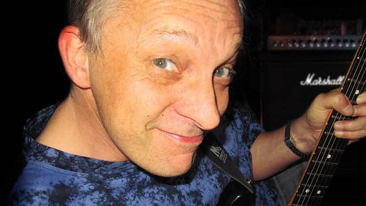 Tom Vogler ist neue Gitarrist bei Shark.  Fotos: privat