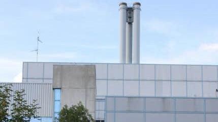 Bunker und Schlöte des Coburger Müllheizkraftwerks.
