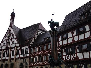 Der Stadtrat hat beschlossen, die Touristinformation auch im sanierten Forchheimer Rathaus anzusiedeln, obwohl laut Planern dafür nicht genug Platz vorhanden ist.  Foto: Ekkehard Roepert