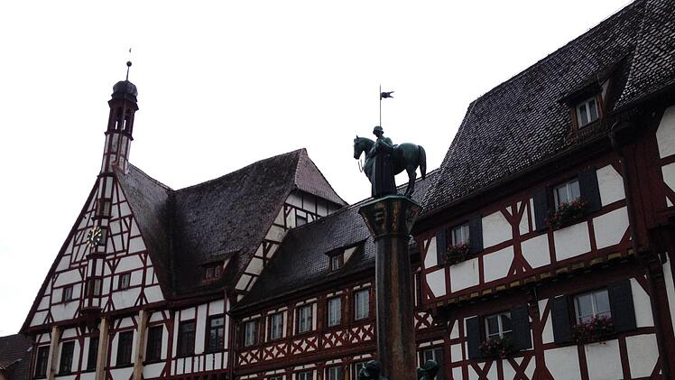 Der Stadtrat hat beschlossen, die Touristinformation auch im sanierten Forchheimer Rathaus anzusiedeln, obwohl laut Planern dafür nicht genug Platz vorhanden ist.  Foto: Ekkehard Roepert