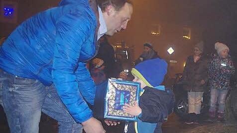 Der kleine Luan hatte ganz schön zu schleppen. Foto: Heike Schülein