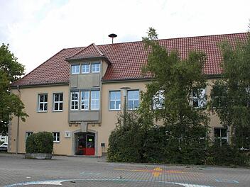 Die Bücherei befindet sich jetzt im Gebäude der angrenzenden Grundschule in Königsberg. Fotos: Katja Müller