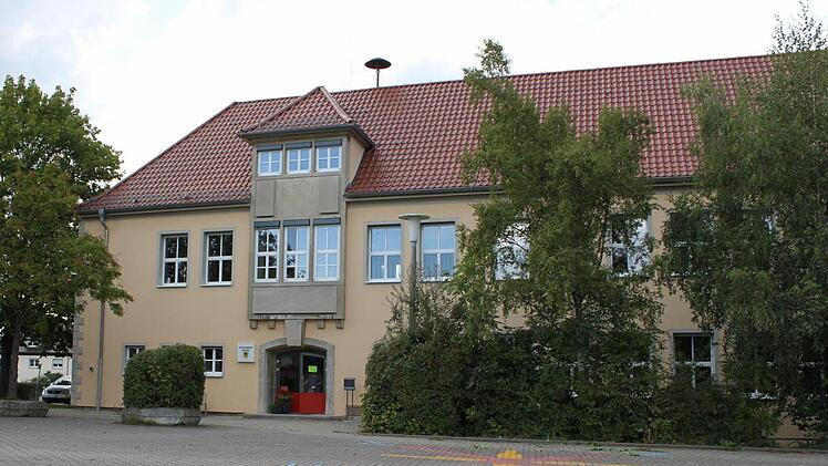 Die Bücherei befindet sich jetzt im Gebäude der angrenzenden Grundschule in Königsberg. Fotos: Katja Müller