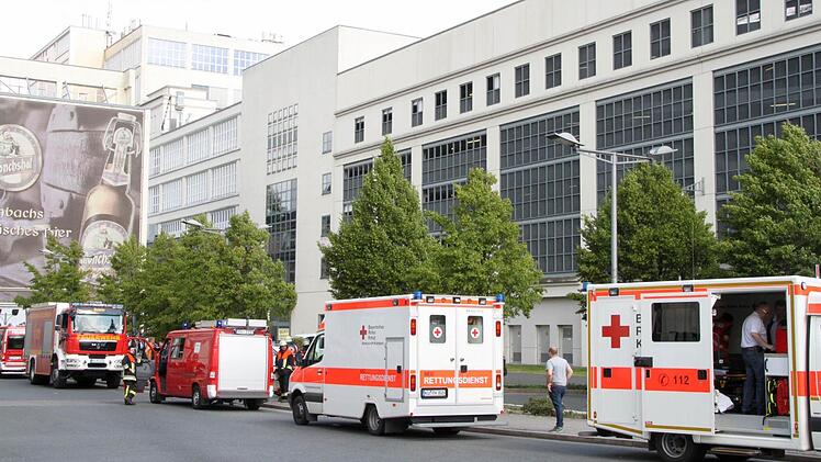 Feuerwehr und Rettungsdienst waren beim Brand am Mittwoch, 27. Juli, im "Fritz"-Einkaufszentrumm mit zahlreichen Kräften und Fahrzeugen im Einsatz. Foto: Jochen Nützel