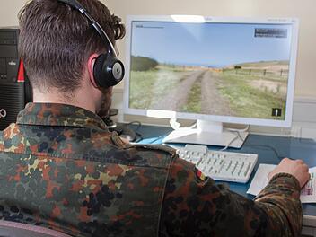 Im Gefechtssimulationszentrum Heer gibt es bereits jede Menge IT-Spezialisten in der Rhönkaserne, ab 2023 wird der Standort zu einem von zwei Knotenpunkten des Bundeswehr-Netzes.  Foto: Archiv/Florian Gensch