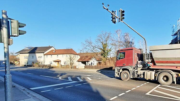 Gefahrenpunkt Fußgängerampel an der B 173: Hier soll die Rotphase für die Fahrzeuge verlängert werden.