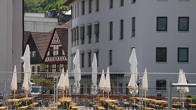 Die Bayreuther Firma "eila tasting-center" bewirtet den Biergarten.