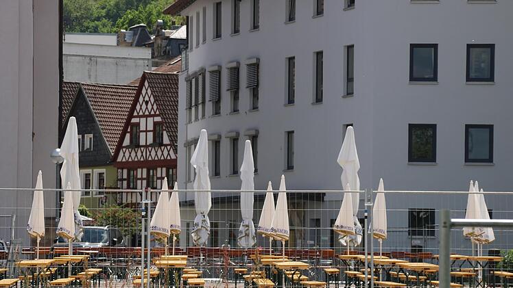 Die Bayreuther Firma "eila tasting-center" bewirtet den Biergarten.