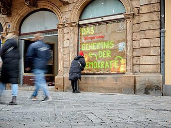 Schaufensteraktion in Bamberg: "Geheimnis der Demokratie"