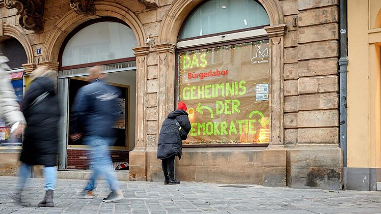 Schaufensteraktion in Bamberg: "Geheimnis der Demokratie"