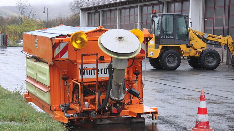 Noch steht der Lastwagen-Aufsatz in Knetzgau im Regen. Das kann sich schnell ändern, die ersten Fröste gab es schon, der Schneefall kommt sicherlich auch noch dazu. Fotos: Katja Kölbl