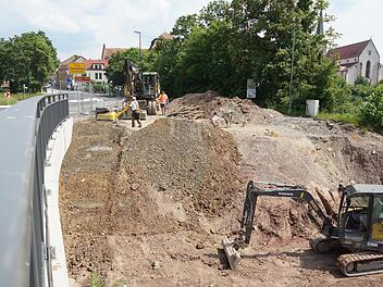 Am stadtseitigen Brückenkopf entsteht ein kleiner Platz.Foto: Arkadius Guzy
