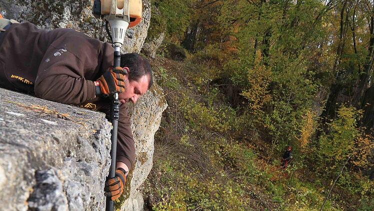 Felsfreilegung an der Burgruine in Bärnfels Foto: Franz Galster