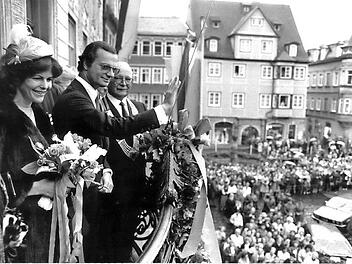 Oktober 1982: König Carl XVI. Gustaf von Schweden und Königin Silvia besuchen Coburg. Oberbürgermeister Karl-Heinz Höhn begrüßt sie im "Herzogtum". Foto: CT-Archiv