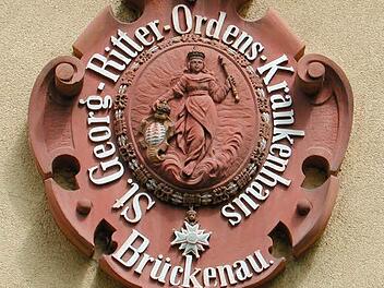 Das steinerne Wappen des St.-Georg-Ordens zeugte an der Fassade des alten Krankenhauses vom sozialen Engagement der Ritter.