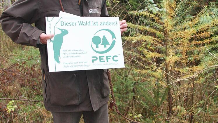 Fritz Maier vom Forstbetrieb Nordhalben ist heilfroh, dass die Bewertung der von den Bayerischen Staatsforsten bewirtschafteten Wälder so positiv ausgefallen ist.