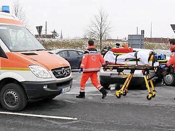 Damit professionelle Unfallretter im nord-östlichen Kreis Lichtenfels künftig schneller am Einsatzort sein können, beschloss der Rettungszweckverband, die Standorte neu zu strukturieren. Archivfoto: Matthias Einwag