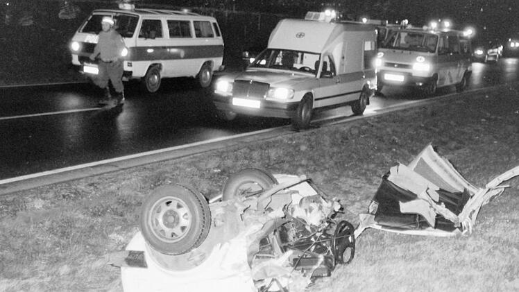 Der in zwei Teile zerrissene Golf, in dem fünf junge Leute 1995 unterwegs waren