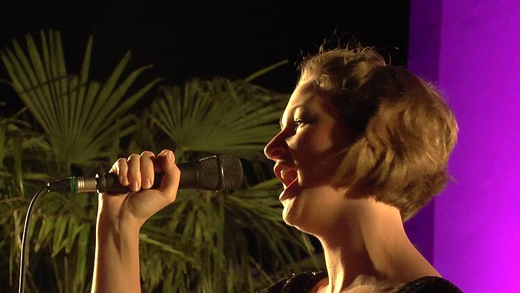 Die Profisängerin Sara Magenta Schneyer sang sich in die Herzen der Gäste.