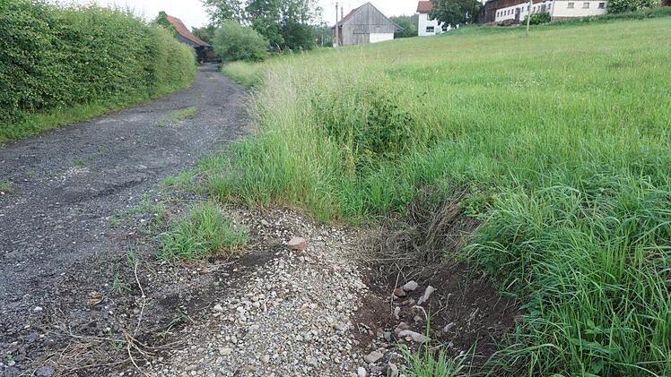 Die Schäden in der Eulergasse in Roßbach sollen mit einer  Kamera-Kanalbefahrung untersucht werden. Foto: Marion Eckert