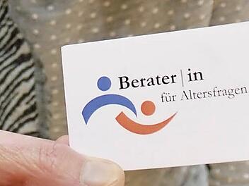 Zertifizierte Altersberater verfügen über spezifische Kenntnisse und eigene Visitenkarten.  Foto: A. Schreiber 