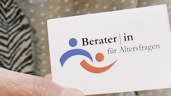 Zertifizierte Altersberater verfügen über spezifische Kenntnisse und eigene Visitenkarten.  Foto: A. Schreiber 