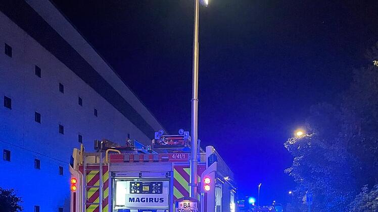 Bamberg: Rauchgeruch in Wohnhaus sorgt für nächtlichen Feuerwehreinsatz