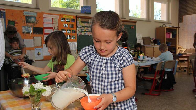 Zum Abschluss gibt es für Elena noch ein Müsli.