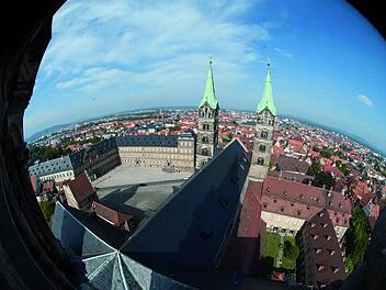 Blick auf die Domstadt aus einer interessanten Perspektive heraus: Eine Hommage ans "Fränkische Rom" ist "55 x verführt Bamberg". Foto: ars vivendi