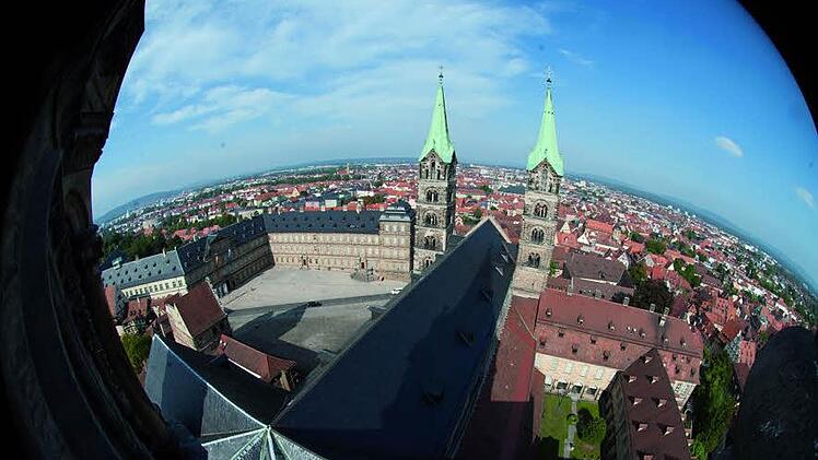 Blick auf die Domstadt aus einer interessanten Perspektive heraus: Eine Hommage ans "Fränkische Rom" ist "55 x verführt Bamberg". Foto: ars vivendi